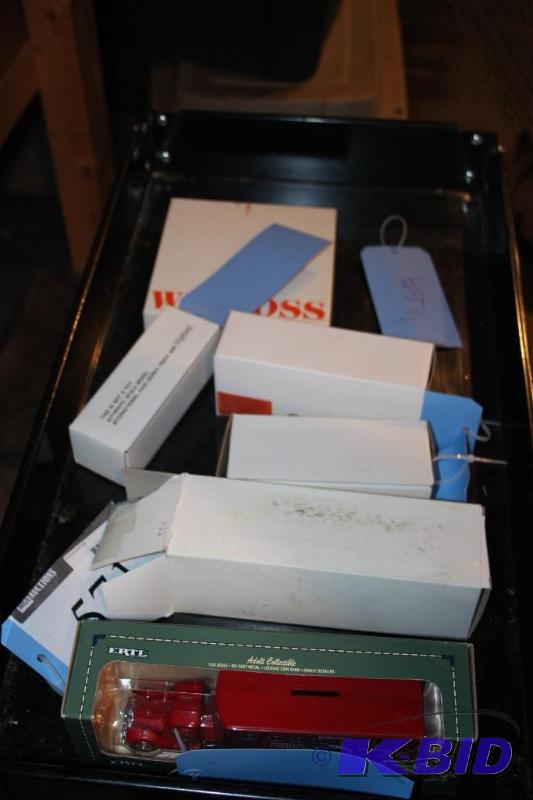 lot 571 image: Lot of (6) items including a International tr...