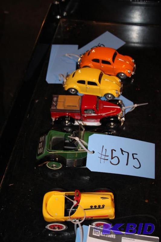 lot 575 image: Lot of (5) items including a vintage metal or...
