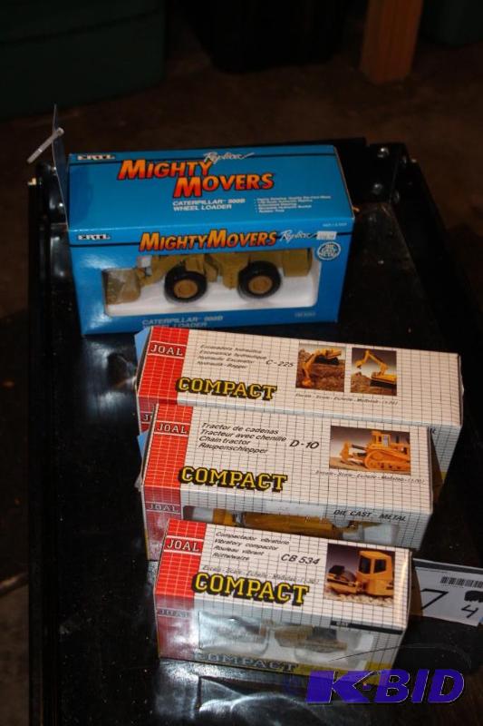 lot 577 image: Lot of (4) items including a Compact CB 534 t...