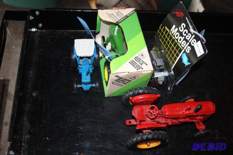 lot 580 image: Lot of (4) items including a John Deere M tra...