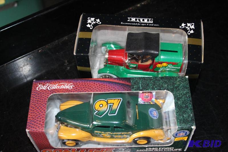 lot 585 image: Lot of (2) items including a die-cast metal c...