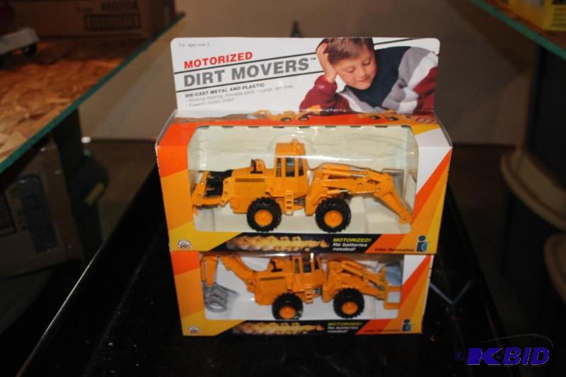 lot 586 image: Lot of (2) Motorized Dirt mover tractors with...