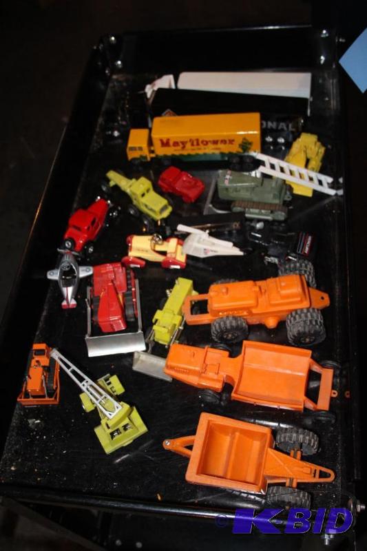 lot 592 image: Lot of (20) items including a International t...