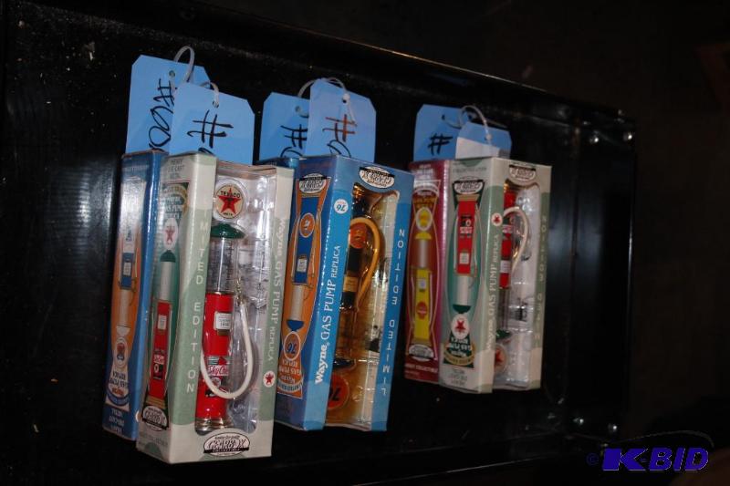 lot 606 image: Lot of (6) limited edition Wayne gas pump rep...