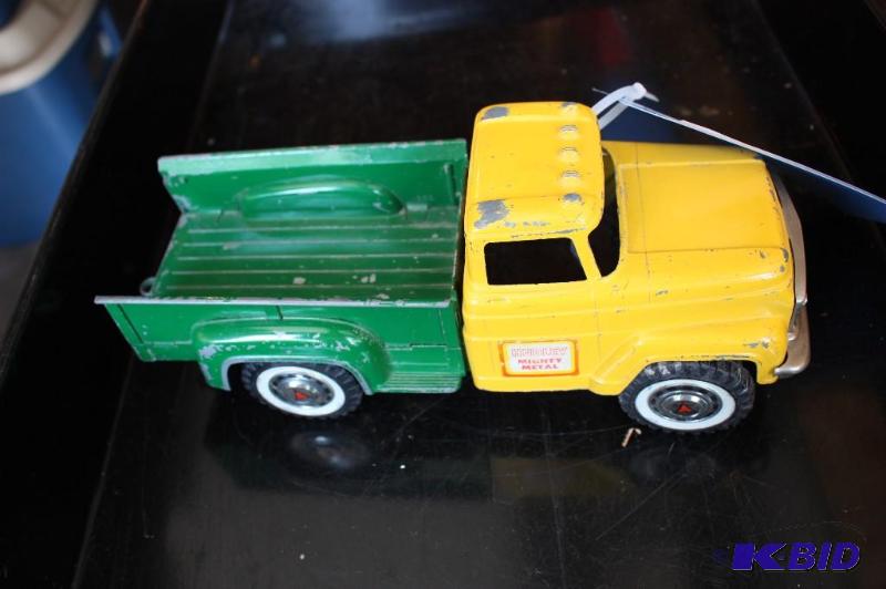 lot 63 image: Hubley&nbspmighty metal toy truck...