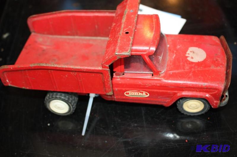 lot 66 image: Tonka toy dump truck...