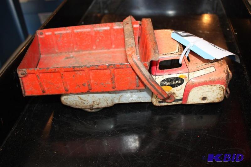 lot 69 image: Wyandotte &nbsptoy truck...