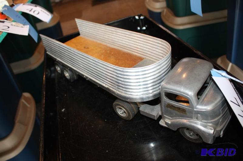 lot 77 image: Smith Miller toy semi truck...