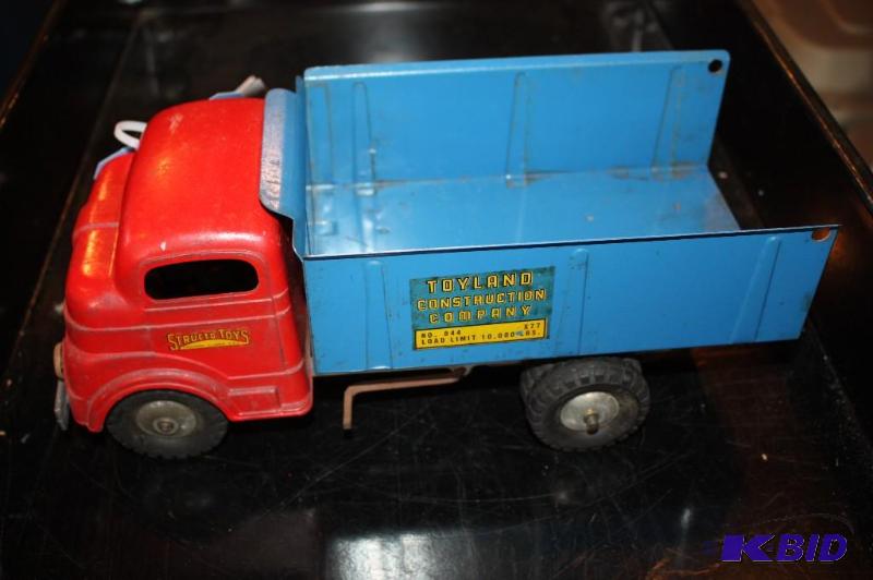 lot 83 image: Structo&nbspToys Toyland Construction Compan...