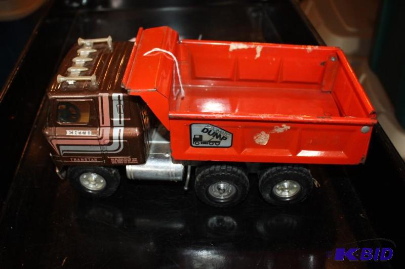 lot 84 image: Ertl&nbsptranstar&nbsptoy dump truck...