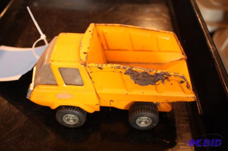 lot 88 image: A yellow toy dump truck...
