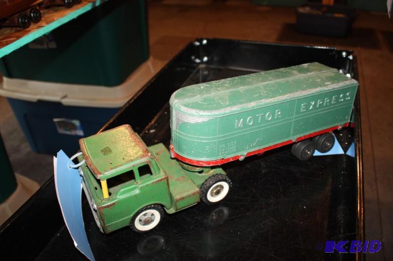 lot 90 image: Lot of (2) items including a toy truck and a ...