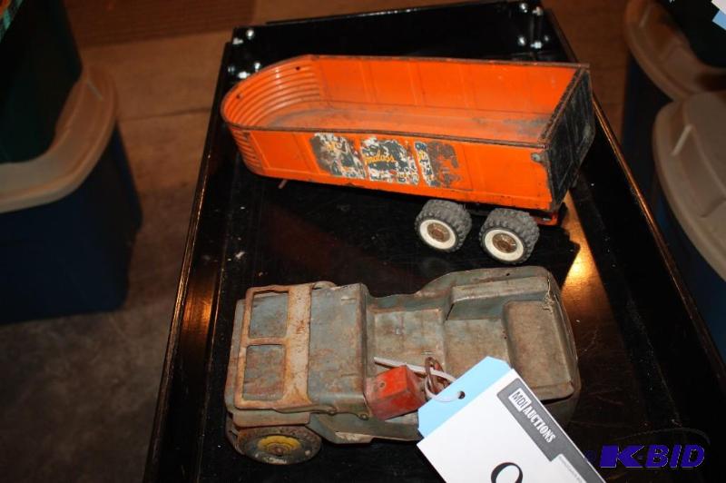 lot 91 image: Lot of (2) items including a metal toy car an...