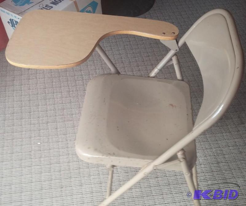 lot 21 image: Folding student desk...