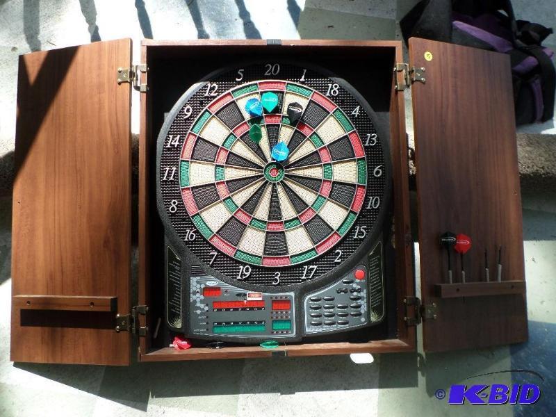 lot 28 image: Electronic dart board, works great, no darts...