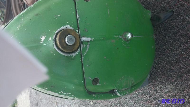 lot 31 image: Johnson Boar Motor--Ran on boat last year...