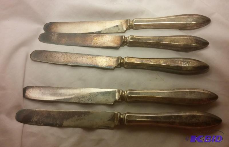 5 Community Sliverplated butter knifes...