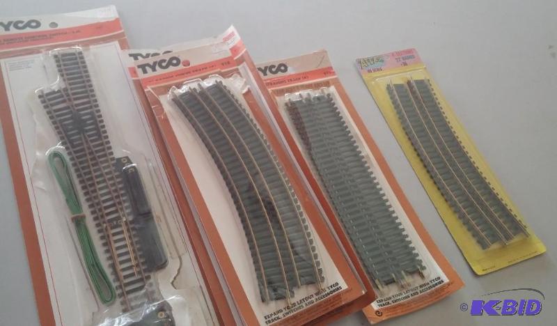 Lot of HO Scale Train Track...
