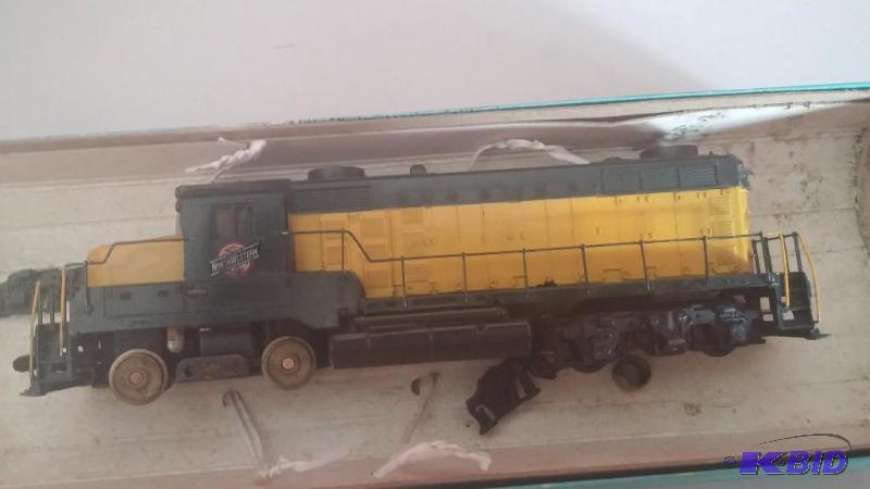 Kato HO Scale SD45 Locomotive Chicago Northwe...