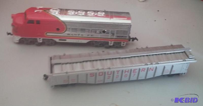 Bachmann Santa Fe #307 Chrome &amp Red Diese...