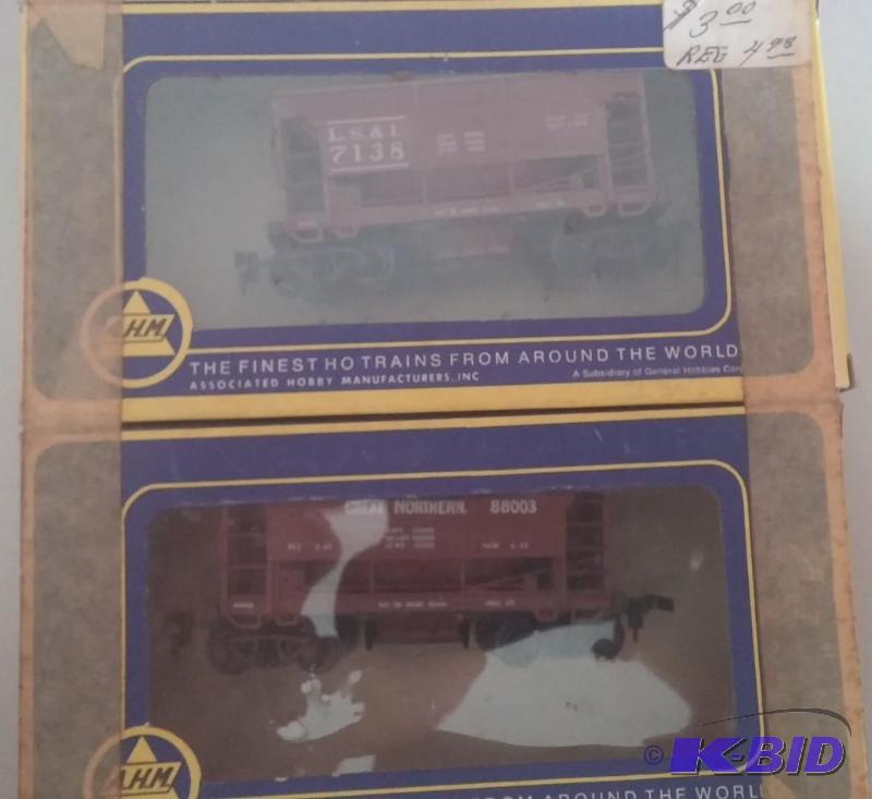 Set of 2 AHN HO Scale Box cars...