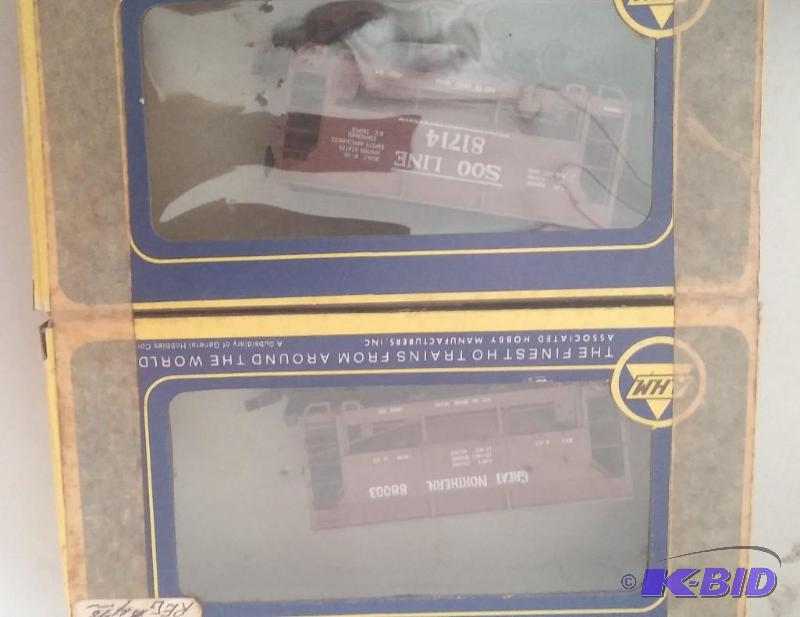 Set of 2 AHN HO Scale Box cars...