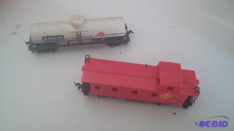 Set of 2 Athean HO Scale Box cars...