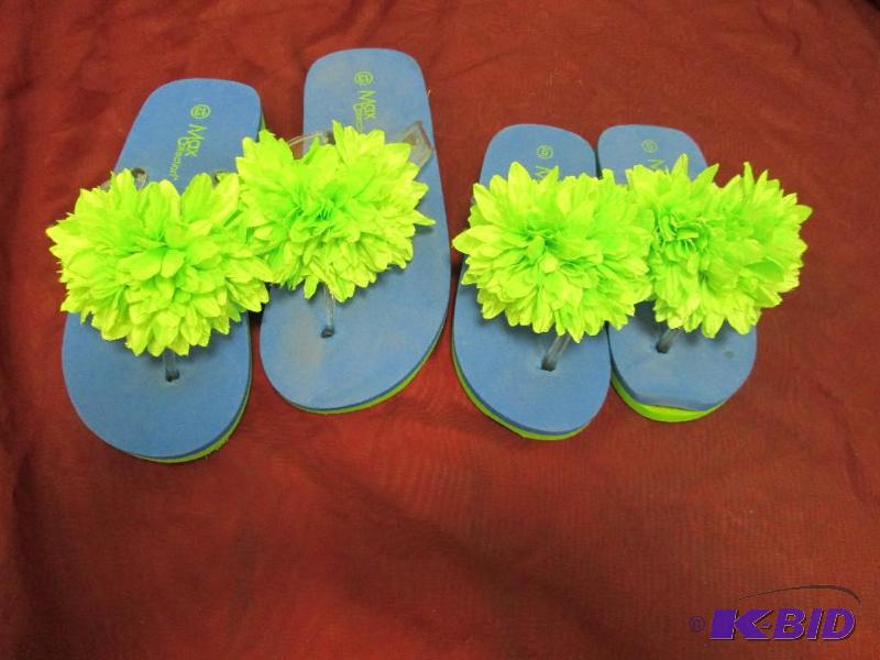 Qty 2 Flip flops green and blue with green fl...