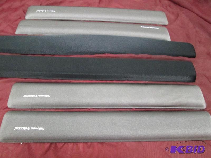 Qty 4 Fellowes Microban wrist support for key...