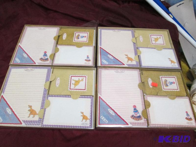 Qty 4 Stationery gift set with dinasor and cl...