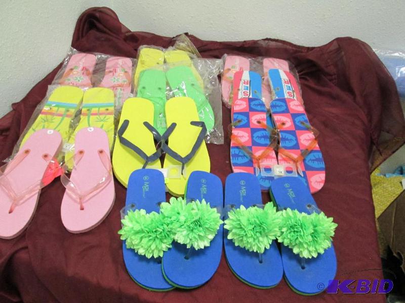 Qty 3 Flip Flops theres a pink Hawaii pair, B...