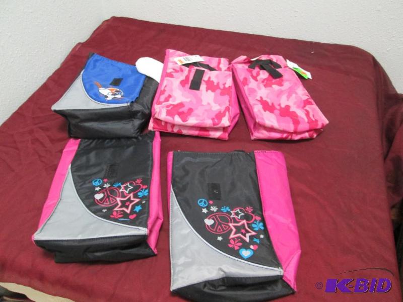 Qty 2 pink camo lunch bags, 2 pink, blue, and...