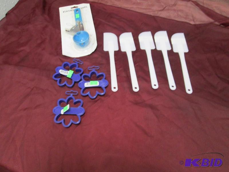 3 Cookie cutters, 1 ice cream scoop, and 5 sp...