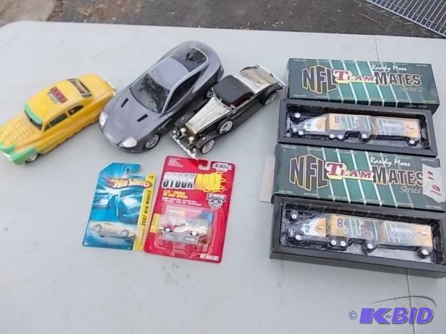 Set Of Collector Car, 2 NFL Team Mates Collec...