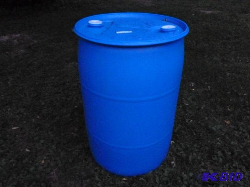 lot 16 image: Large 55 gallon plastic drum, comes with two ...