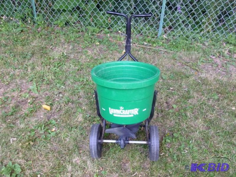 lot 5 image: Quaker " The Lawncrafter " lawn fer...