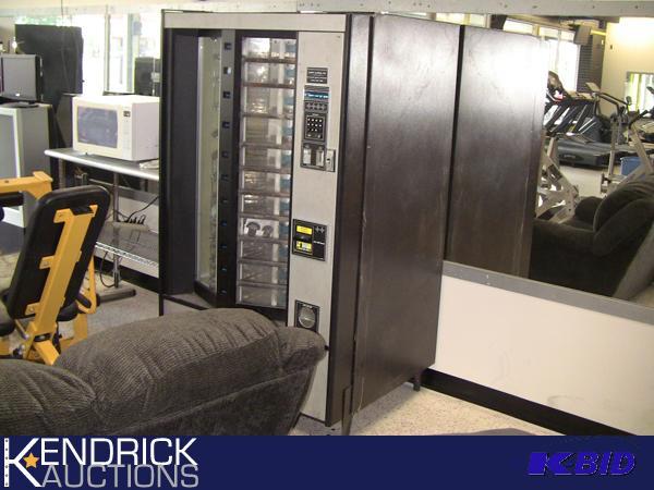 lot 212 image: Sandwich Vending Machine