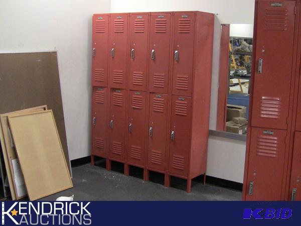 lot 219 image: 10 Bank Lyon Lockers