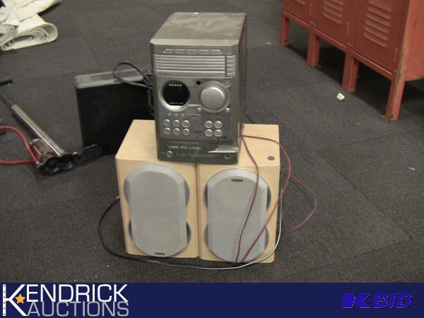 lot 226 image: Phillips 5 CD MCM 30 Microsystem Stereo with 5 JBL Mounted Speakers, and 2 Standing Yamaha Speakers