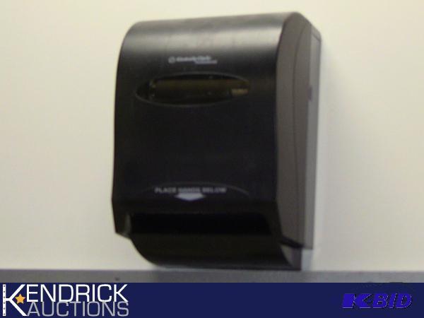lot 258 image: Kimberly-Clark Automatic Paper Towel Dispenser