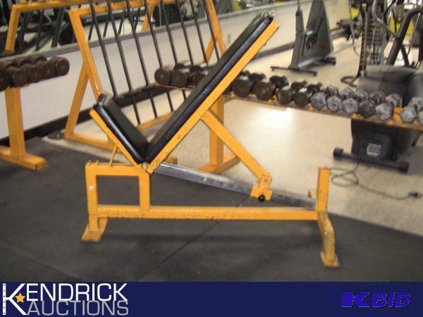 lot 26 image: 90 Degree Adjustable Bench