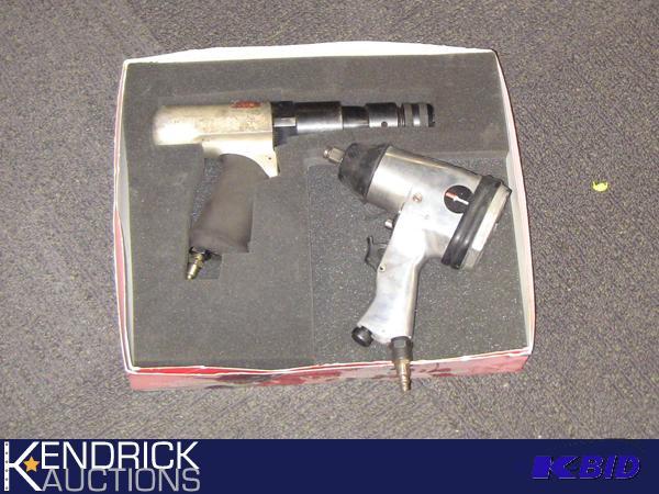 lot 266 image: 2 Pneumatic Drivers