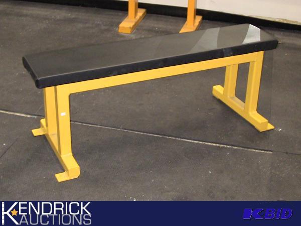 lot 32 image: Fixed Bench