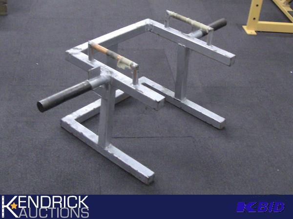 lot 38 image: Shoulder Shrug Cage