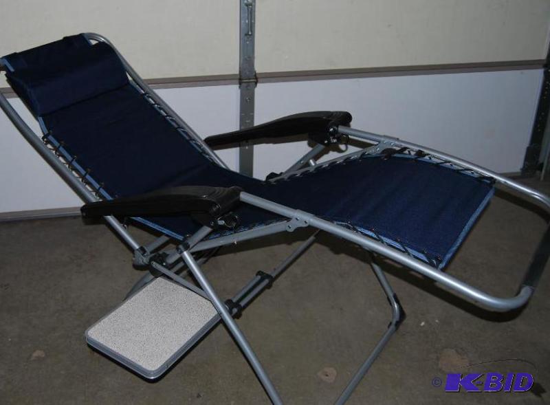 lot 18 image: MAC Sports Anti Gravity Lounger, built-in sid...