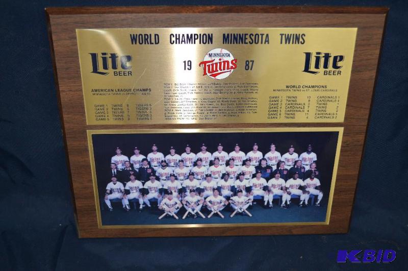 lot 42 image: 1987 TWINS PLAQUE...
