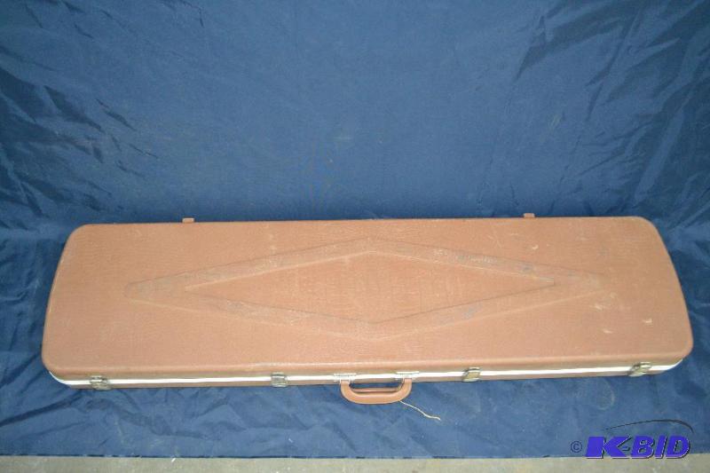 lot 44 image: HARD GUN CASE...
