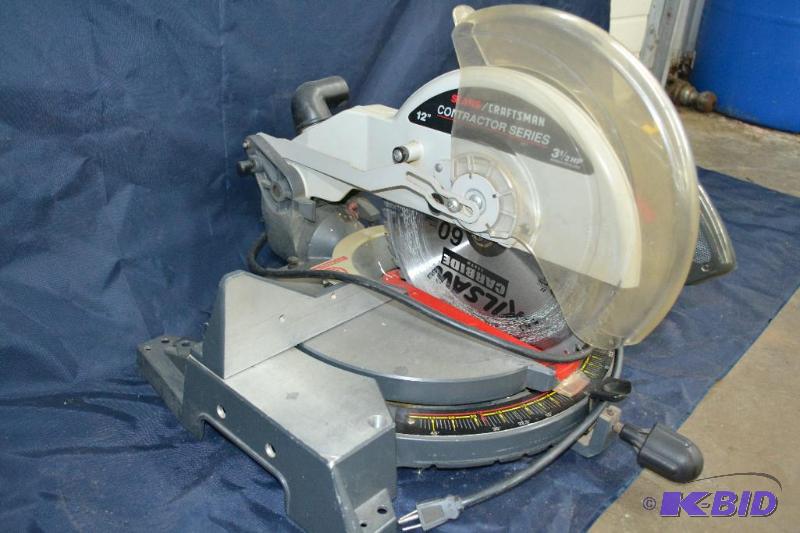lot 50 image: CRAFTSMAN CHOP SAW WITH NEWER BLADE WORKS...