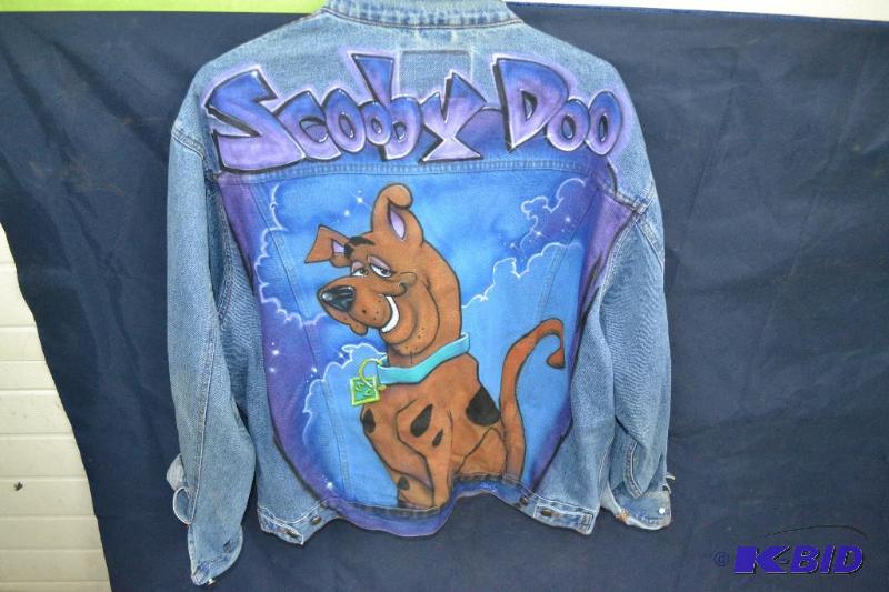 lot 84 image: SCOOBY DO JEAN JACKET...