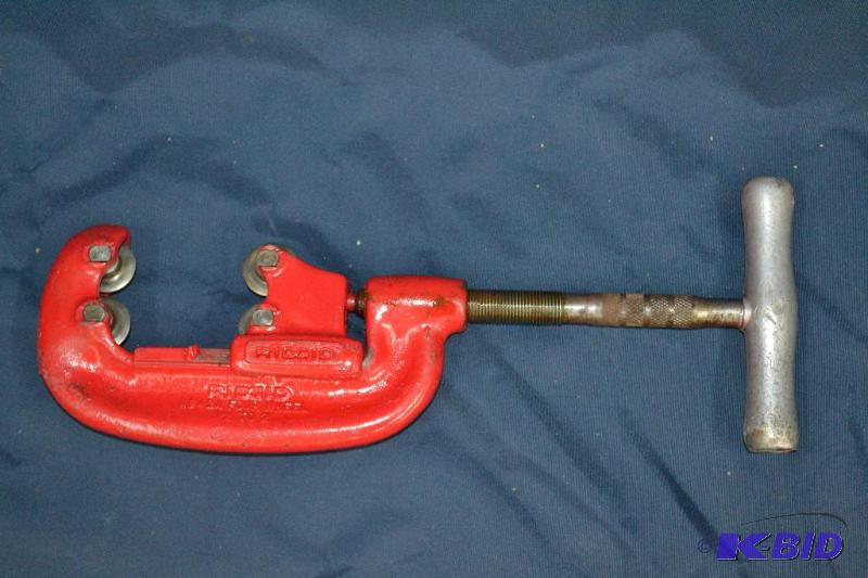lot 98 image: RIDGID PIPE CUTTER...